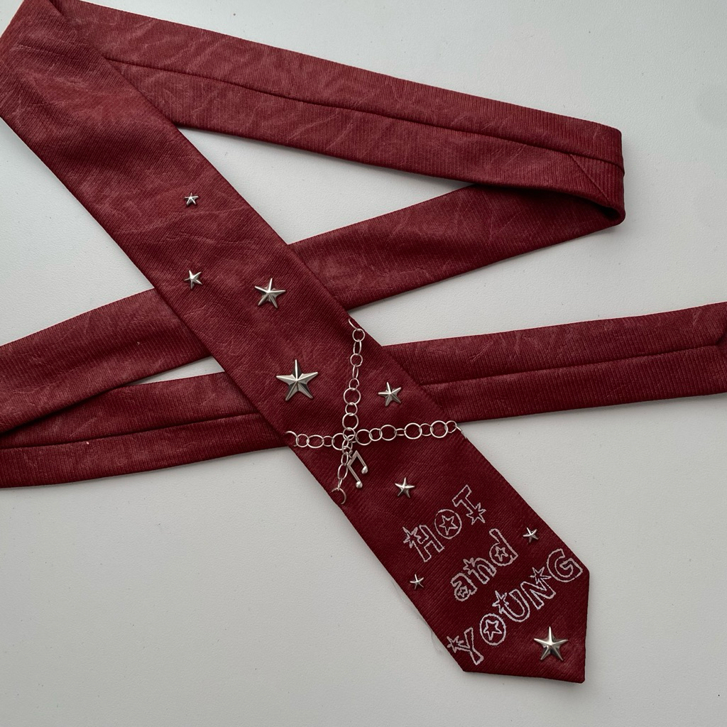 Cà vạt Hot and Young đính sao bạc - Phụ kiện Unisex