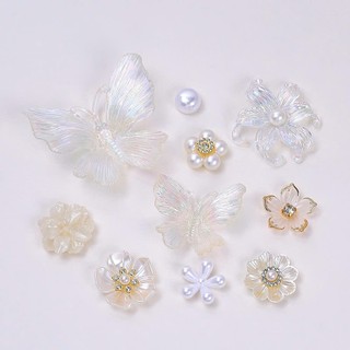Set Charm Hồ Điệp Ngọc Trai Ánh Xà Cừ ✨🦋 Charm Bướm Trắng Hoa Pha Lê Pearl Luxury Gắn Dép Crocs Siêu Sang Chảnh