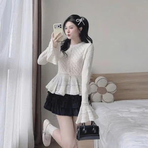 Set đồ nữ áo cổ tròn Ren Thun nút bọc tay dài loe dáng peplum xoè phối váy ngắn Nhung bèo có quần