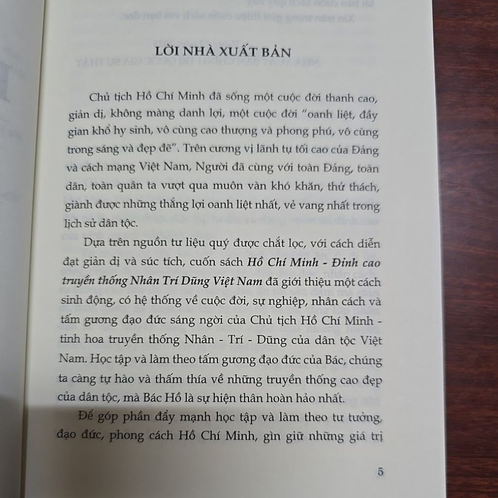 Sách - Hồ Chí Minh đỉnh cao truyền thông nhân trí dũng Việt Nam
