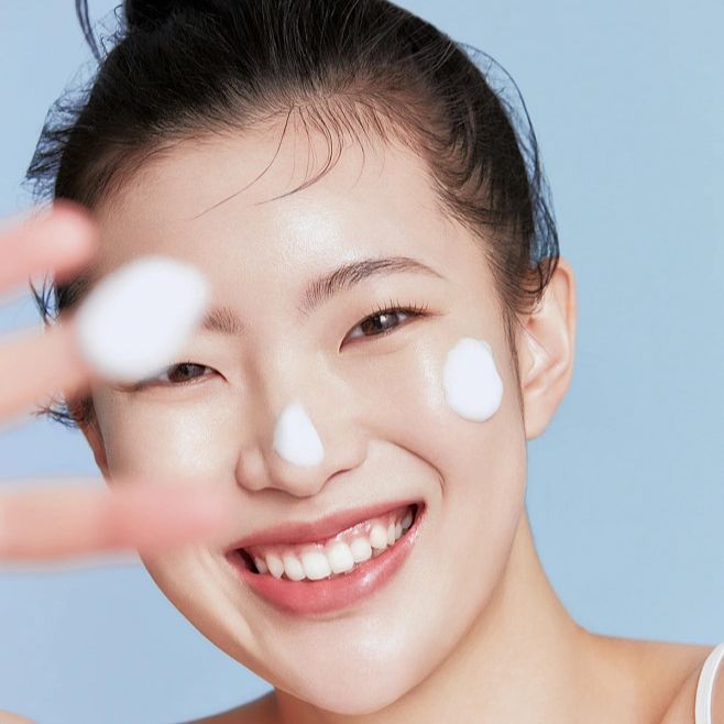 Sữa Rửa Mặt Tẩy Trang Dưỡng Trắng Da Bản Giới Hạn Minions Kosé Softymo Cleansing Foam White (190g)