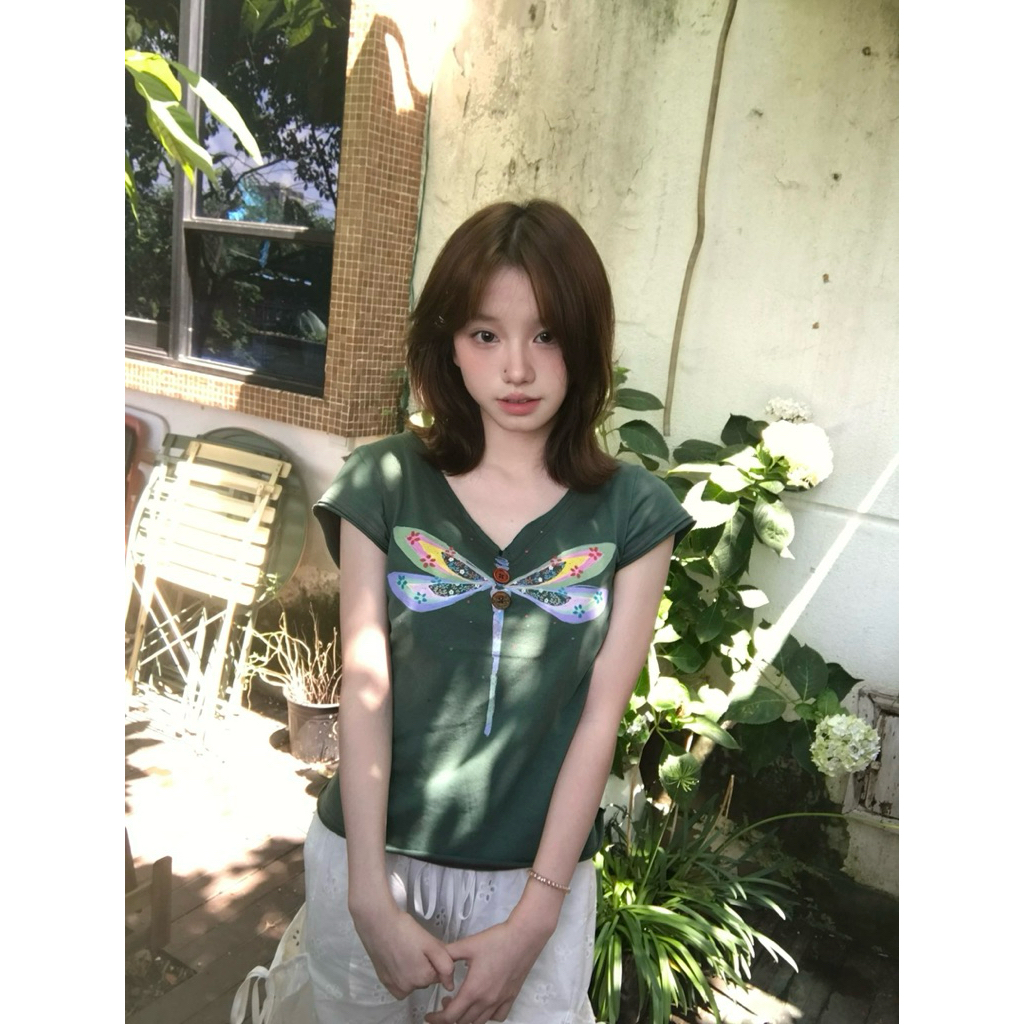 Áo thun cộc tay nữ màu trắng hình chuồn chuồn 2 khuy cổ tim ATNT019 - TikTik