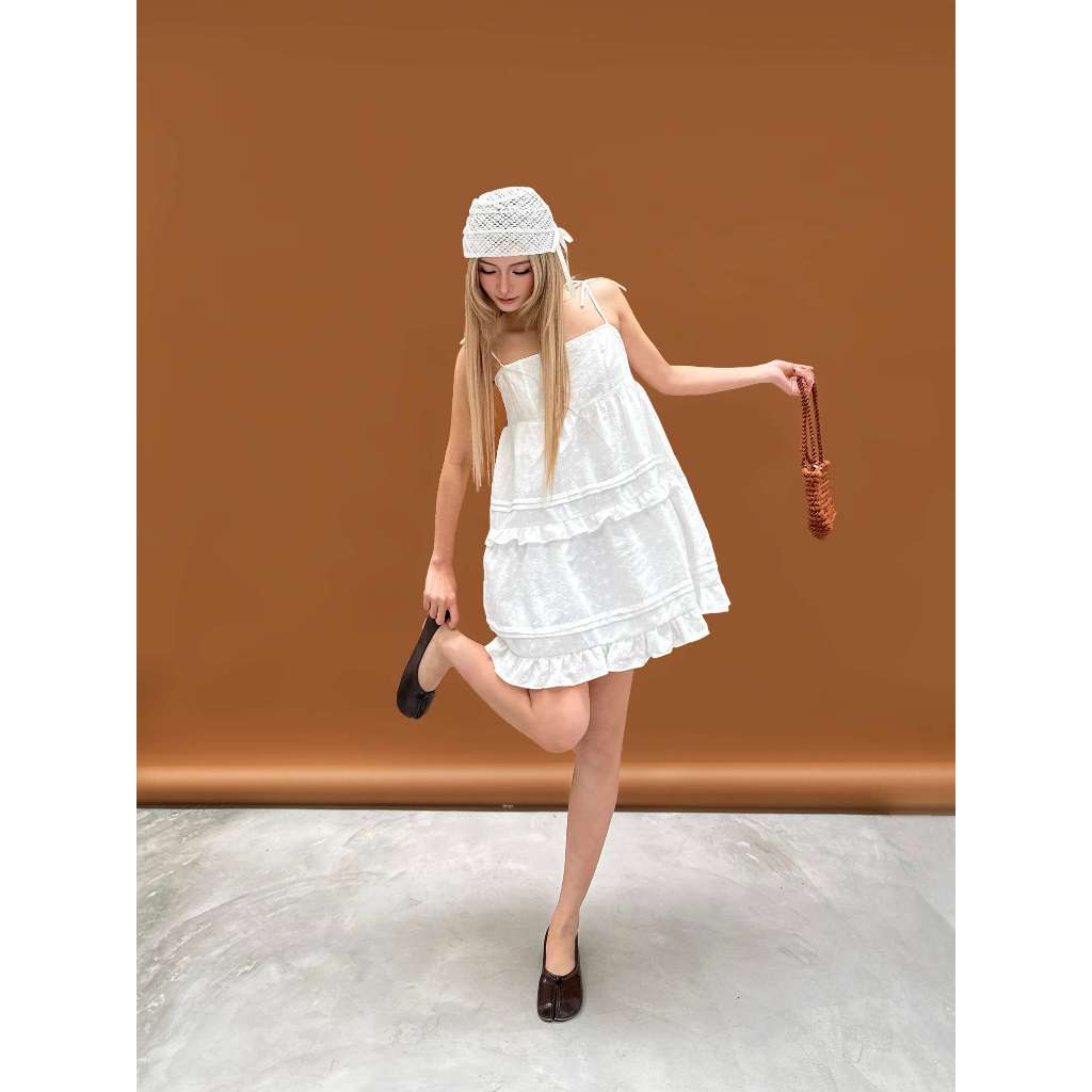 Đầm ngắn babydoll hai dây Shara Miều Est.2013 chất vải ren xô hoa thêu