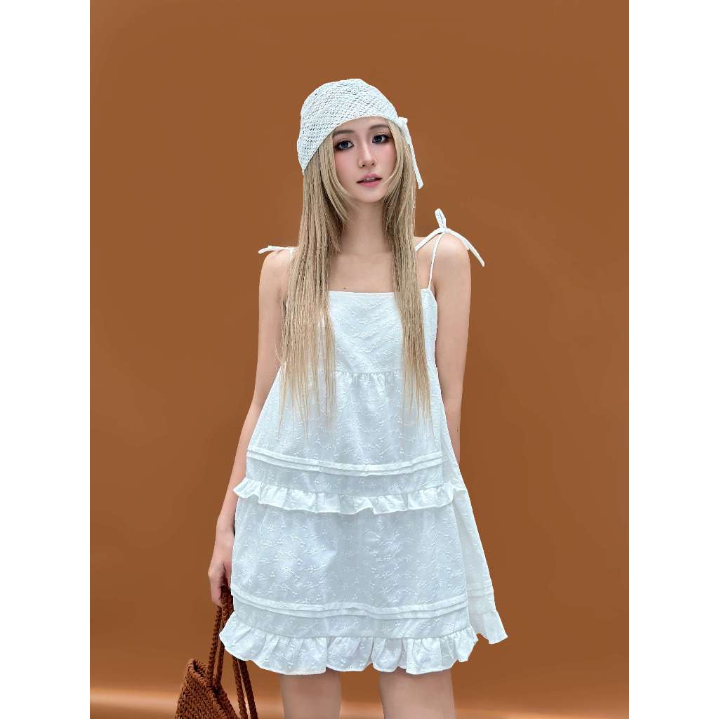 Đầm ngắn babydoll hai dây Shara Miều Est.2013 chất vải ren xô hoa thêu