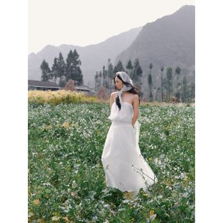 Set OLV áo và chân váy White Halter Belted Gathered Maxi Set phù hợp đi chơi đi biển