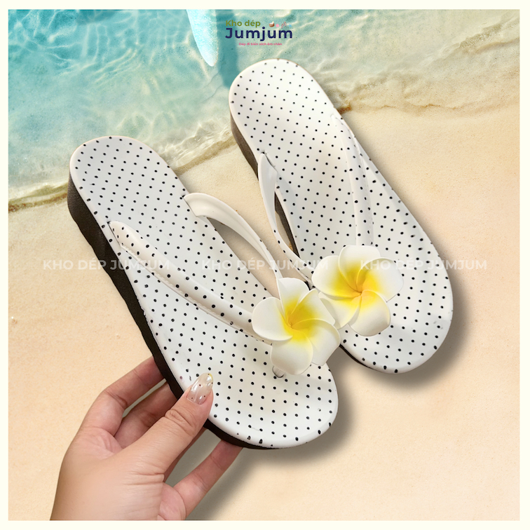 Dép xỏ ngón đế cao nữ đi biển đính hoa xinh xắn êm chân chống thấm nước chống trượt đế cao 2,5 ( cm )