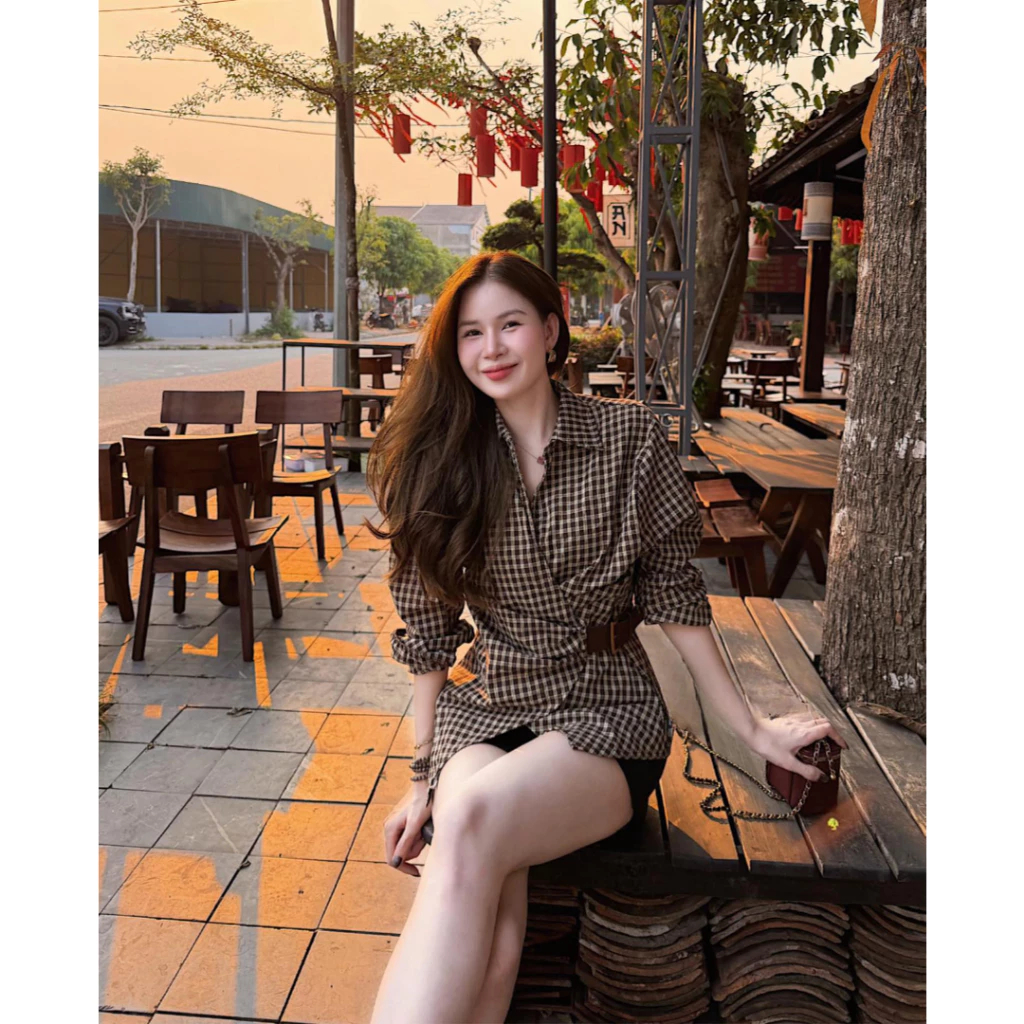 Áo sơ mi nữ kẻ caro đắp chéo vạt kèm thắt lưng phong cách Hàn Quốc áo sơ mi kiểu cổ V tay dài HCOM27211
