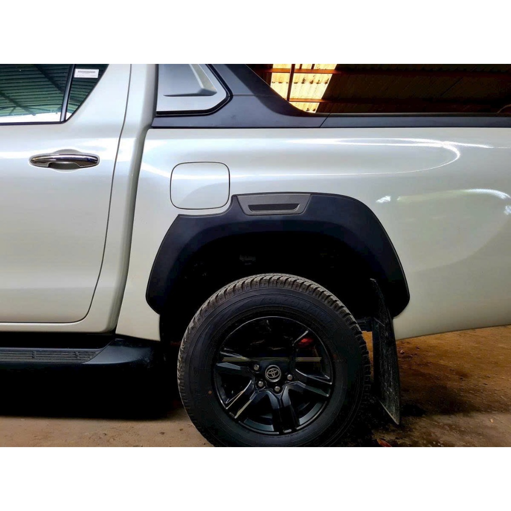 Bộ Cua lốp xe TOYOTA HILUX 2019-2024, Cua bánh mẫu trơn có phản quang Hilux 2021, Nhựa ABS cao cấp