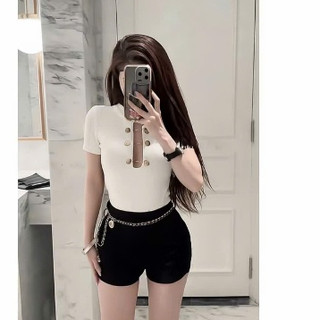 Áo Thun Thiết Kế Ôm Dáng Phối Khuy Đồng Tinh Tế Hiện Đại Thời Thượng