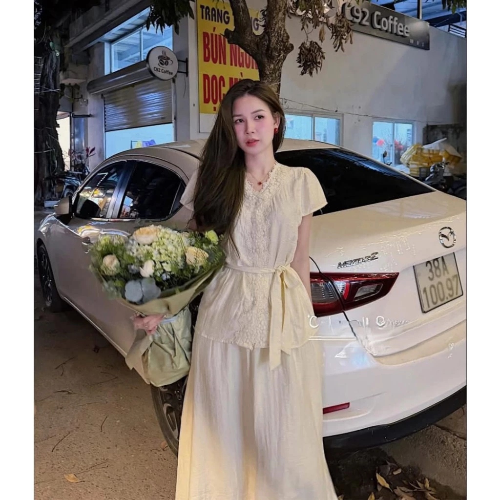 Váy đầm dáng dài chấm bi cổ V phối ren tinh tế đầm midi chữ A tôn dáng phong cách Hàn Quốc HCOM27141