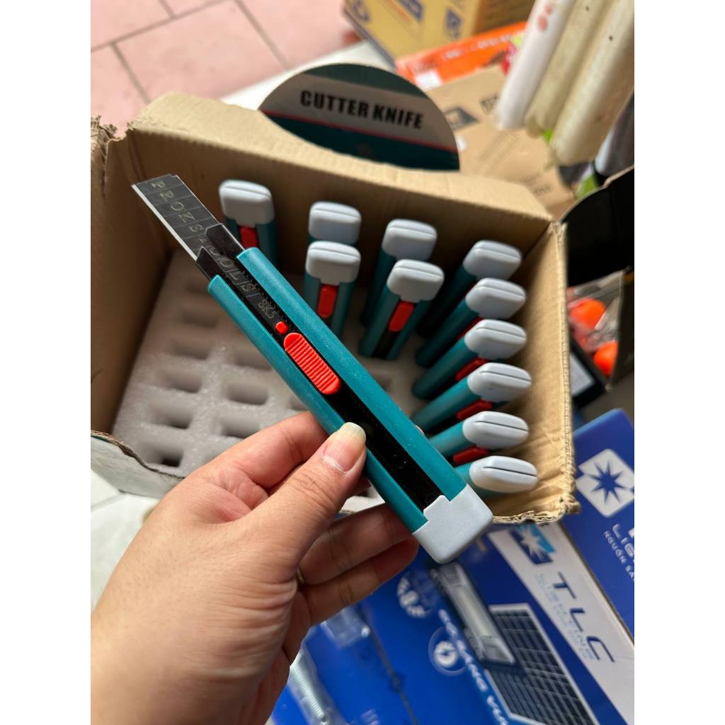 Dao rọc giấy, dao cắt giấy JUHENG MAX SK5 chống trượt thay lưỡi nhanh đa năng