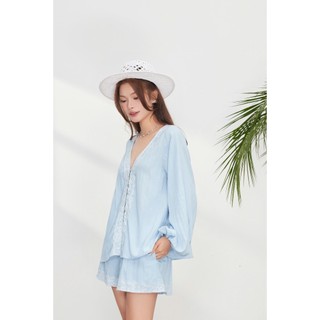 (Bán Lẻ) Set Nữ DERON Áo Tay Dài Cổ V Phối Nút Xà Cừ, Quần Short Basic Lai Ren Mùa Hè GOUT DE JUN
