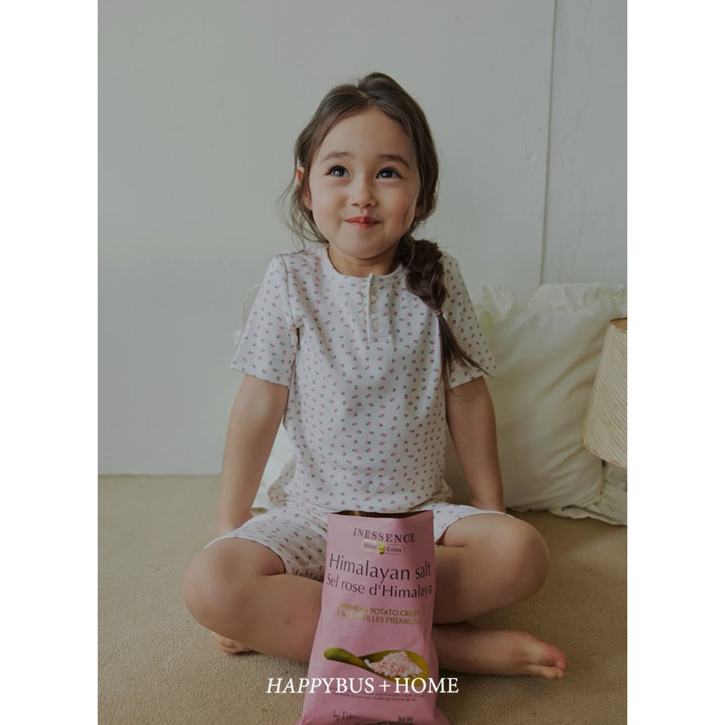 Bộ tay ngắn quần ngố happybus dâu tây xuất dư Hàn