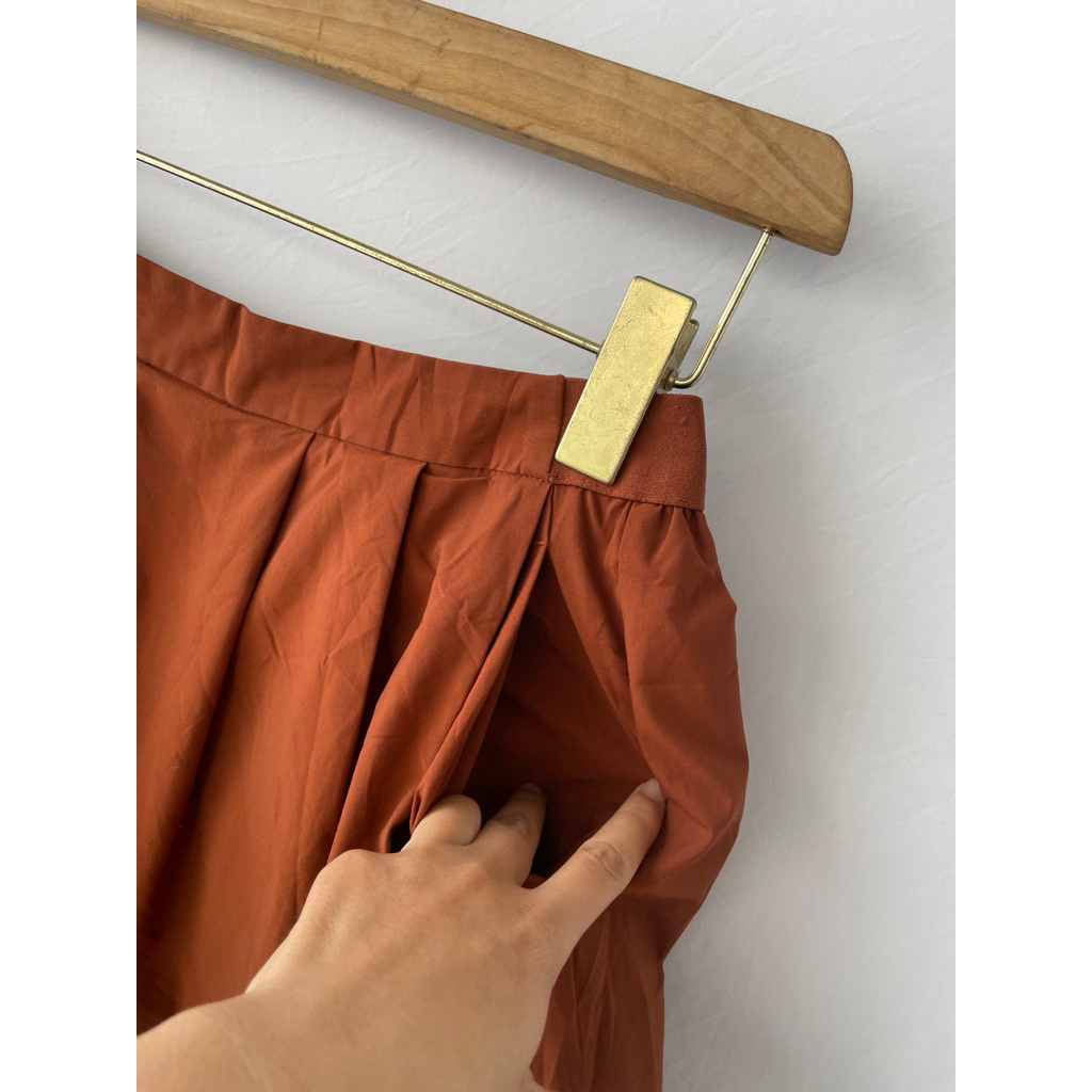 Chân váy Unilo mới toanh màu đẹp có size M, S,XS có túi sườn