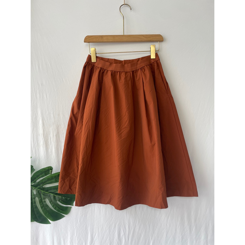 Chân váy Unilo mới toanh màu đẹp có size M, S,XS có túi sườn
