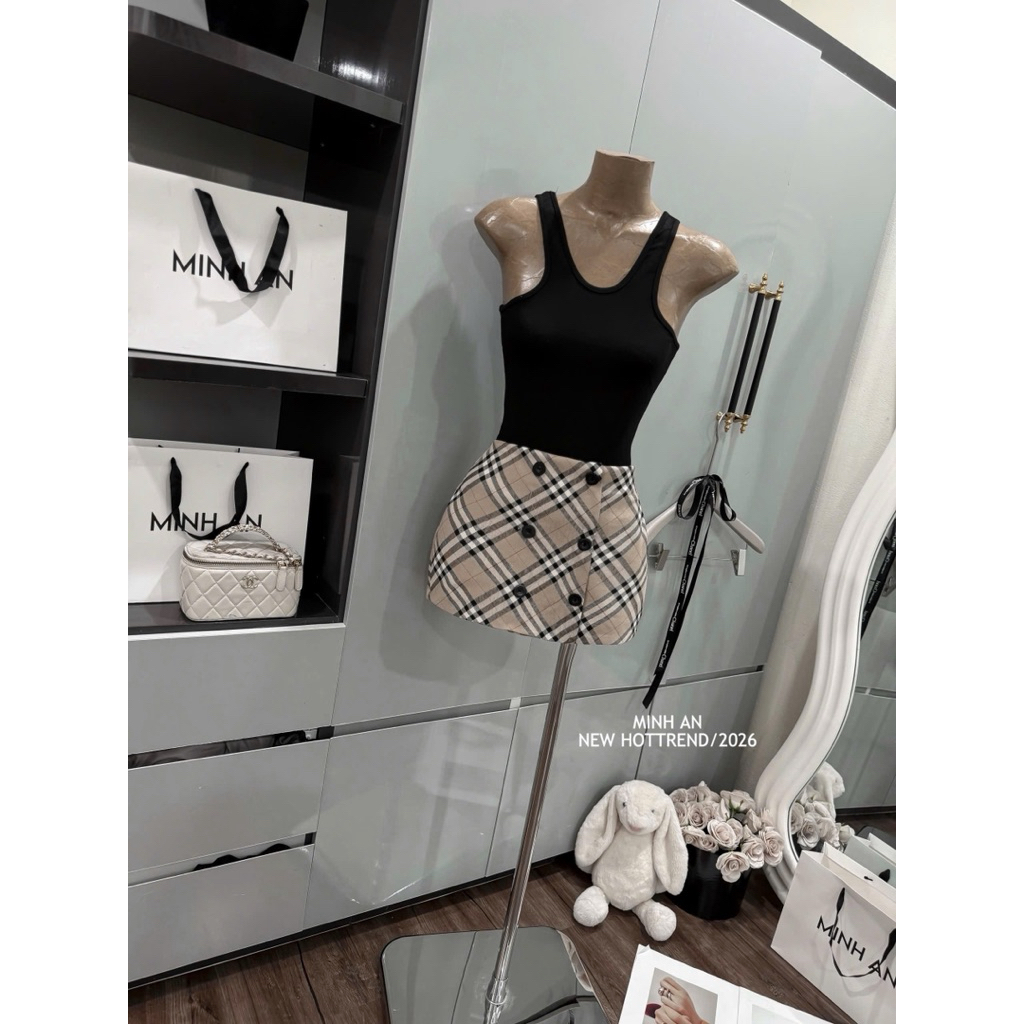 Set áo ba lỗ chân váy kẻ đính khuy trẻ trung