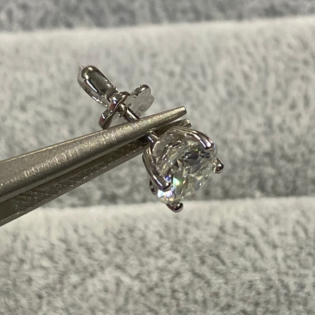 Bông tai nụ Moissanite bạc ý xi bạch kim