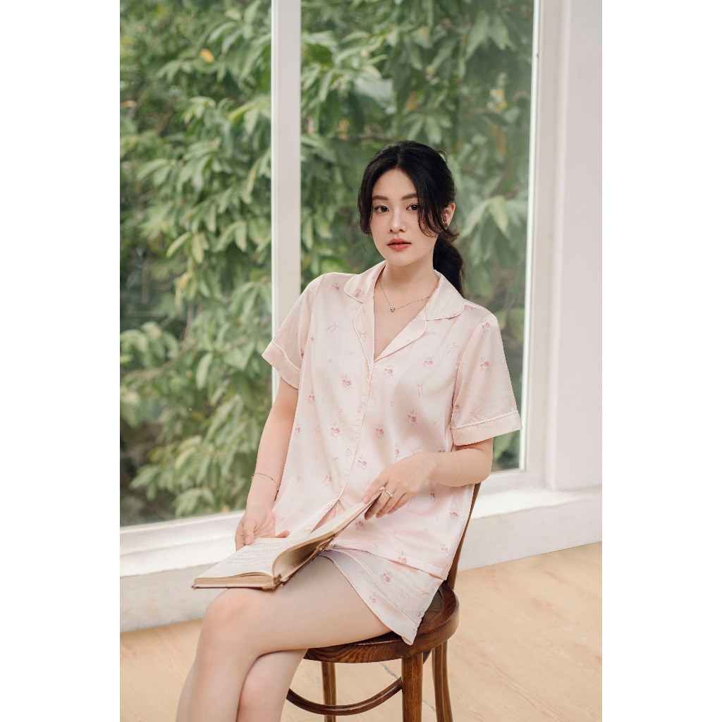 Bộ Mặc Nhà Loirechic FDMN260362 Chất Lụa Pháp Mát Mịn Họa Tiết Hoa Trẻ Trung