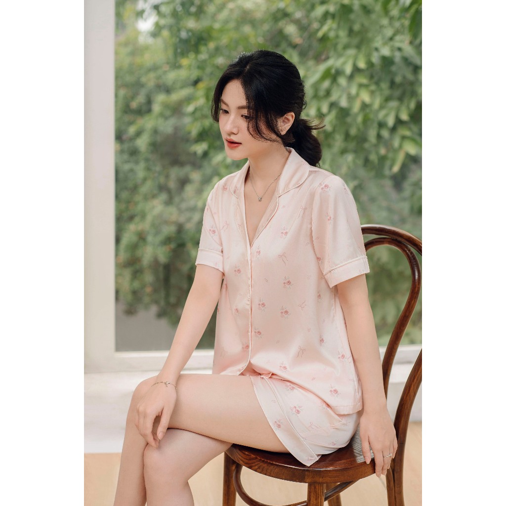 Bộ Mặc Nhà Loirechic FDMN260362 Chất Lụa Pháp Mát Mịn Họa Tiết Hoa Trẻ Trung