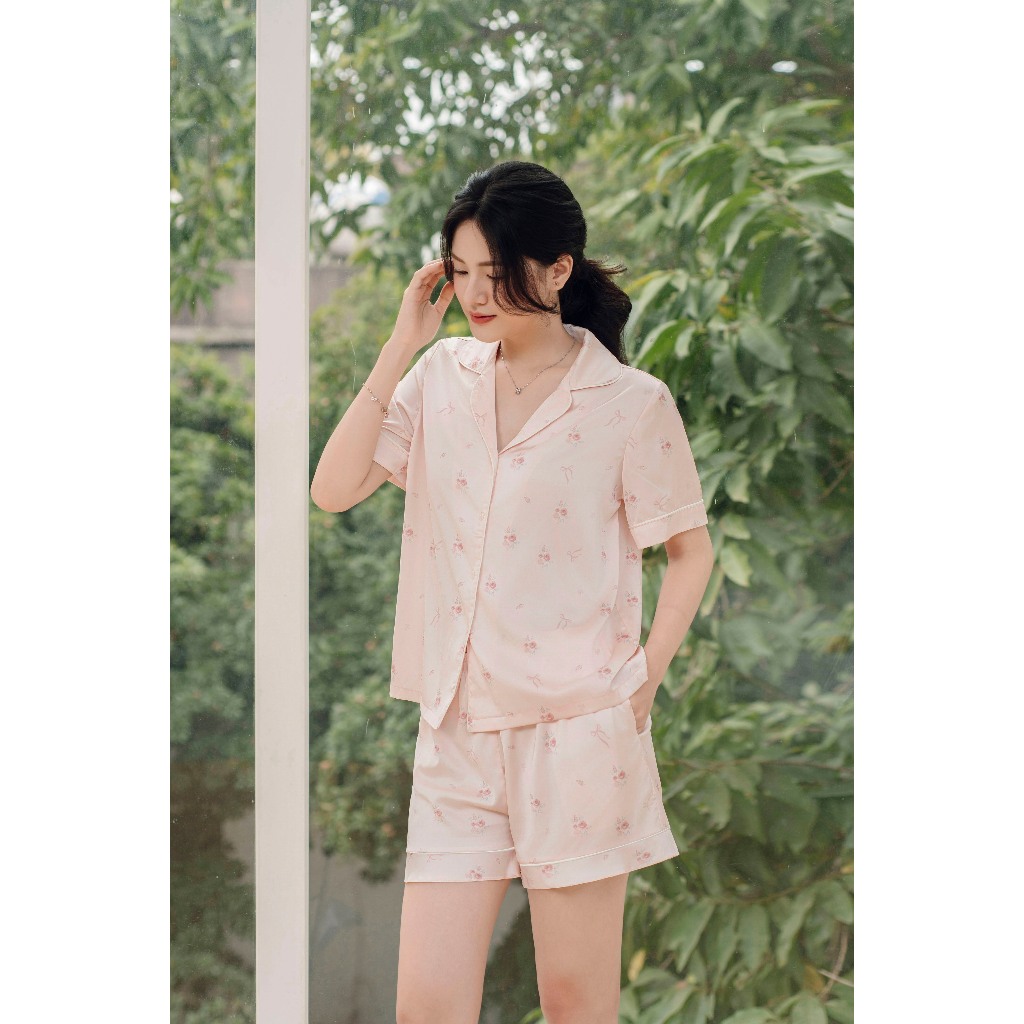 Bộ Mặc Nhà Loirechic FDMN260362 Chất Lụa Pháp Mát Mịn Họa Tiết Hoa Trẻ Trung