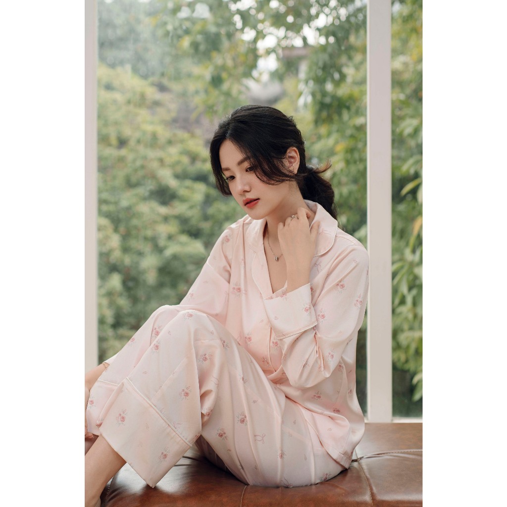 Bộ Mặc Nhà Loirechic FDMN260364 Chất Lụa Pháp Họa Tiết Trẻ Trung
