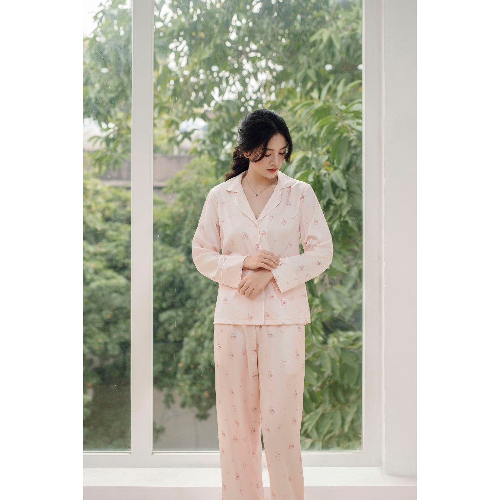 Bộ Mặc Nhà Loirechic FDMN260364 Chất Lụa Pháp Họa Tiết Trẻ Trung