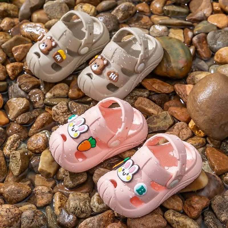 Giày Sandal Bé Trai Bé Gái Trẻ Sơ Sinh Tập Đi Trẻ Em Lỗ Giày Đi Biển ( Mẫu Mới 2026 )