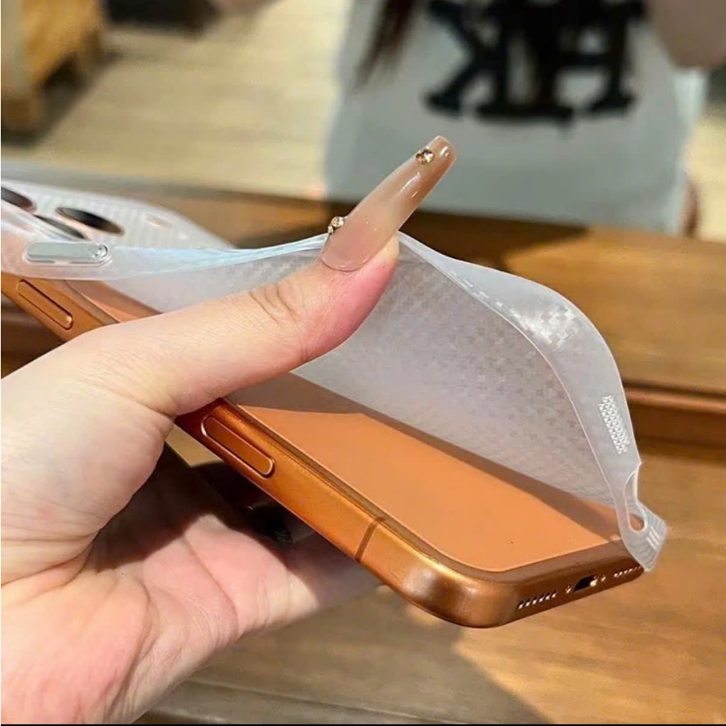 Ốp iPhone KiNGBON Vân Carbon FIBER UltraThin dẻo Siêu Mỏng 0.8mm Nút Bấm Kim Loại MA-0P2