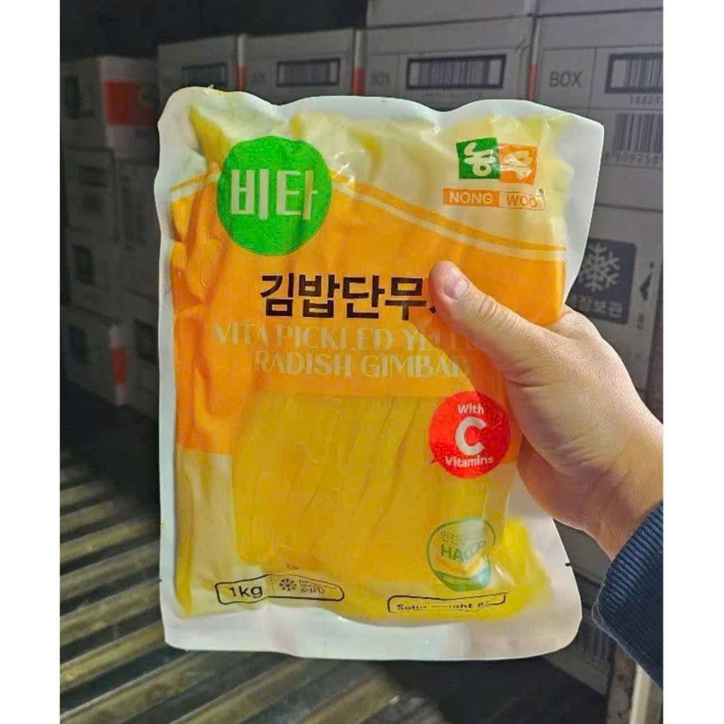 (CHÍNH HÃNG) Củ Cải Muối Cắt Thanh Làm Kim Bắp Cơm Cuộn Nongwoo Hàn Quốc Gói 1Kg