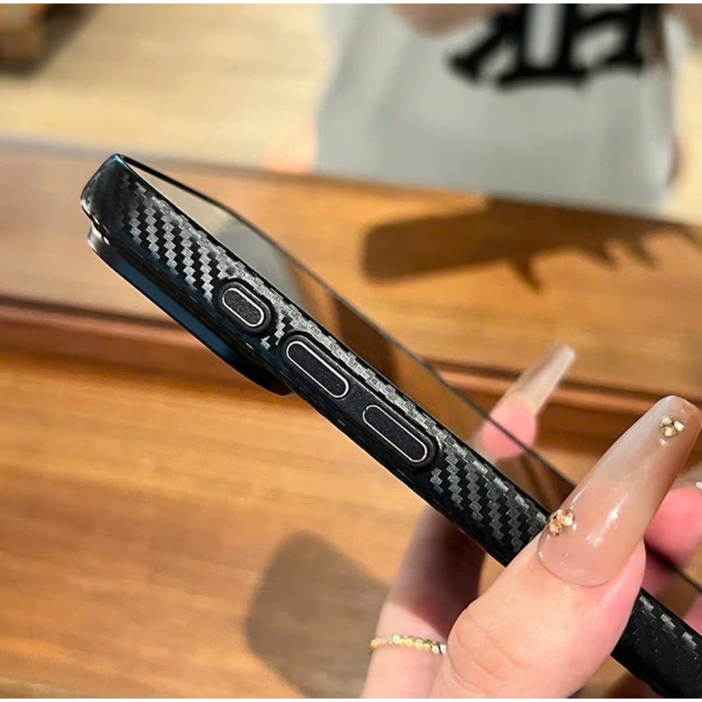 Ốp iPhone KiNGBON Vân Carbon FIBER UltraThin dẻo Siêu Mỏng 0.8mm Nút Bấm Kim Loại MA-0P2