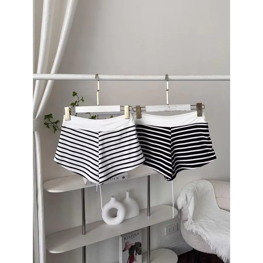 [Peinn] Quần đùi kẻ sọc phối cạp trắng chất poly co dãn