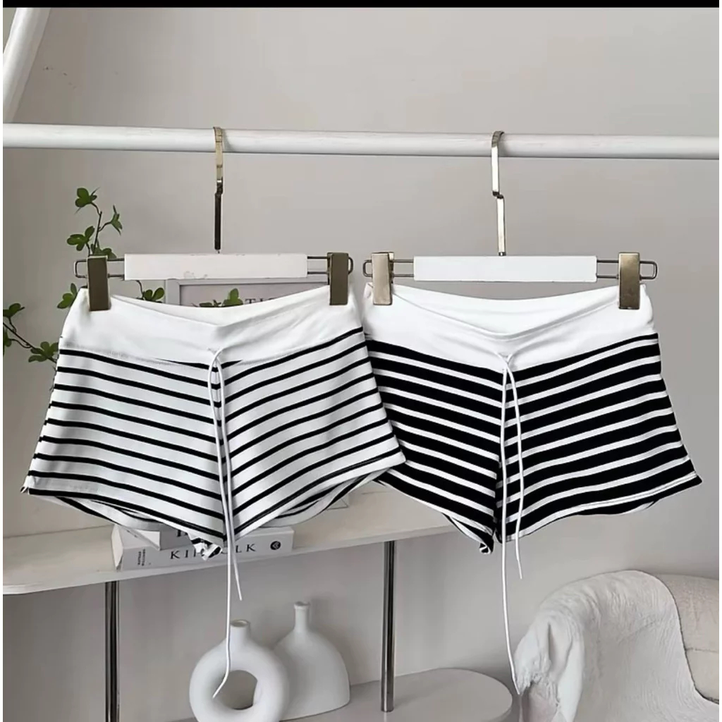 [Peinn] Quần đùi kẻ sọc phối cạp trắng chất poly co dãn