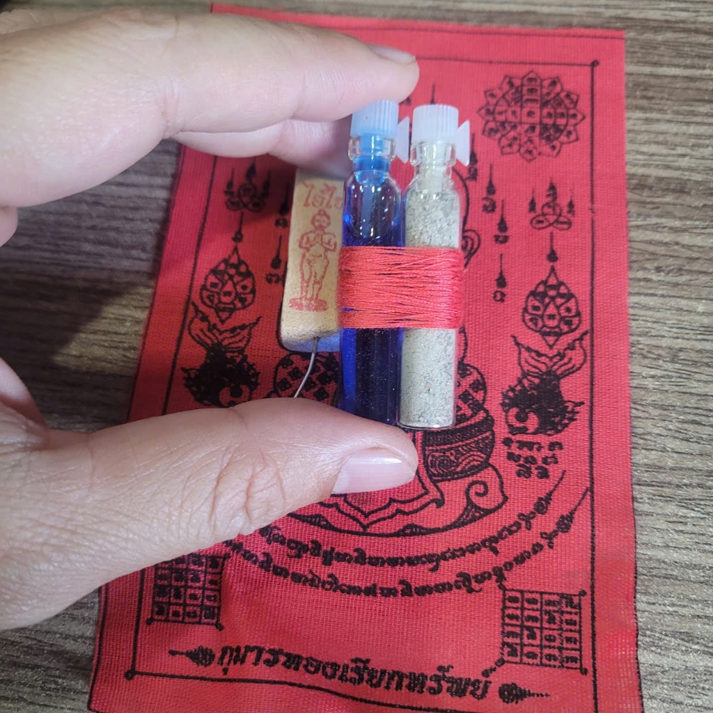 Combo Vật Phẩm Quà Tặng Mini Vải Đỏ Kèm Chai Nước Màu Trang Trí Để Bàn Làm Việc Nhỏ Gọn