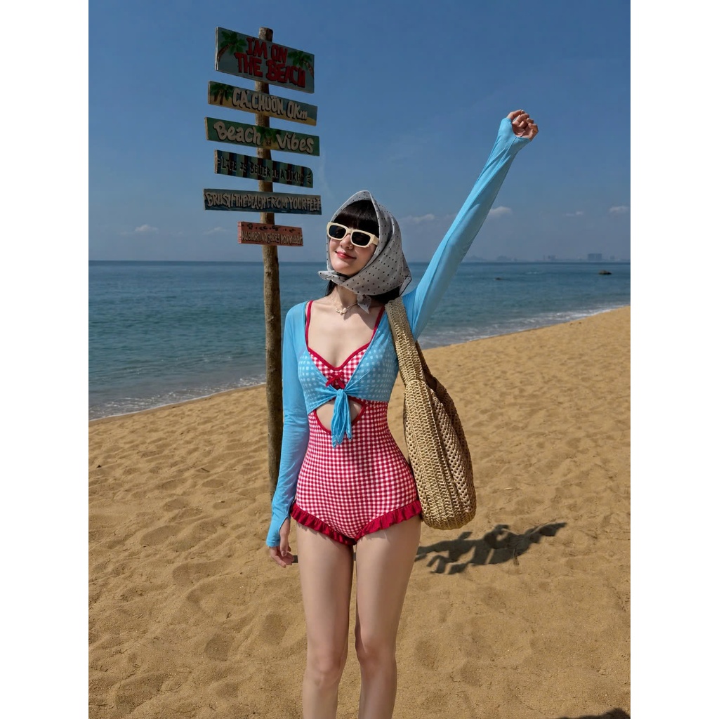 Đồ bơi nữ, bikini kín đáo đẹp, bikini liền mảnh, bikini không hở kẻ caro đỏ phối áo khoác xanh ôm body quyến rũ (B001)