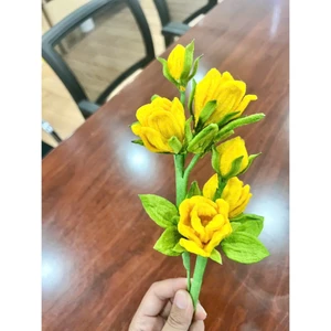 Cành hoa hồng kẽm nhung