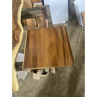 Gỗ me tây: 60 x 60 x 3.4cm (Sơn 1 mặt)