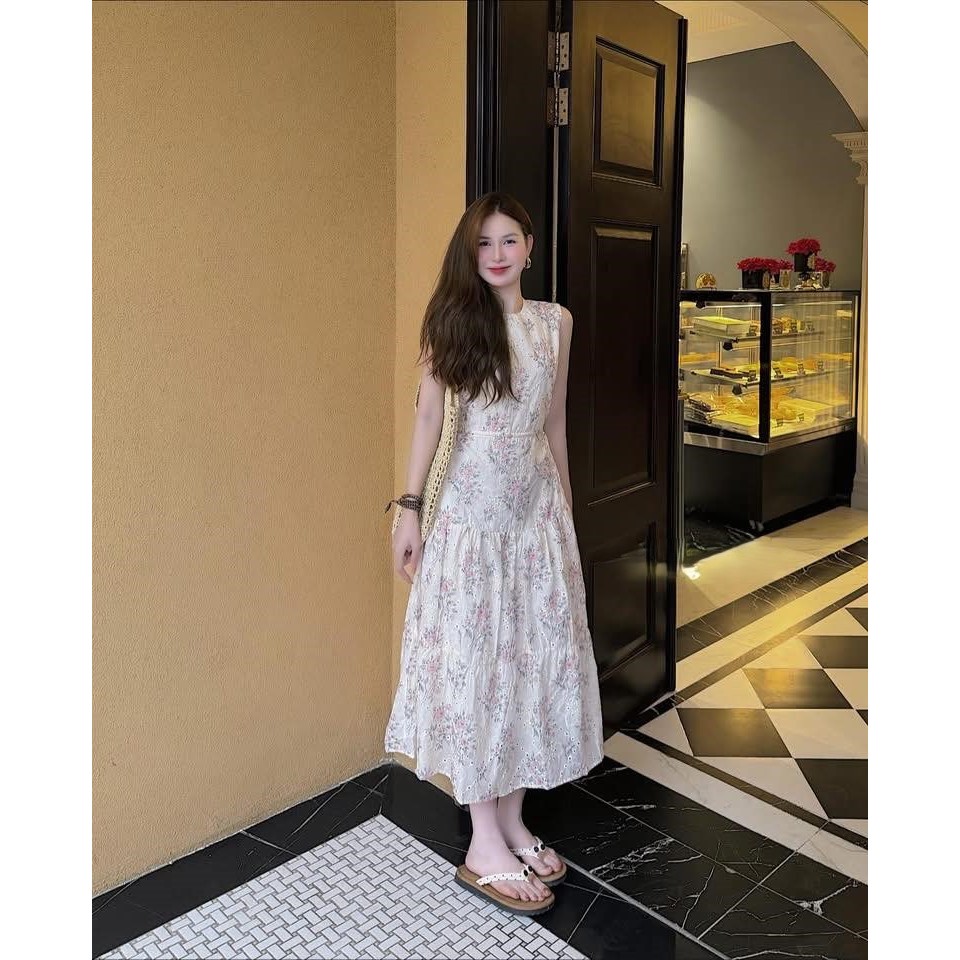 Váy hoa nhí dáng dài sát nách cổ tròn đầm maxi đi biển dáng xòe tầng thướt tha phong cách nàng thơ HCOM27206