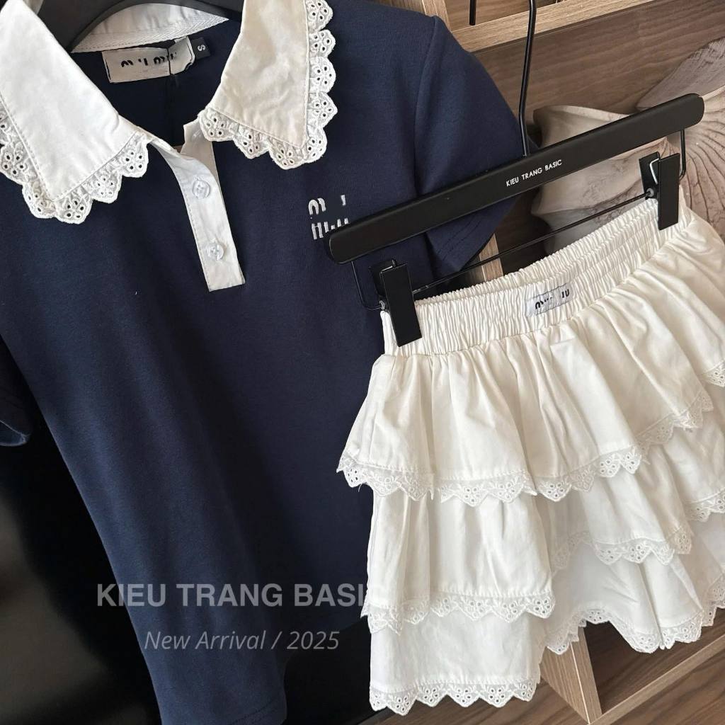 Set bộ váy ngắn nữ áo thun tăm polo cổ ren phối chân váy bèo tầng xếp ly phong cách học đường HCOM25837