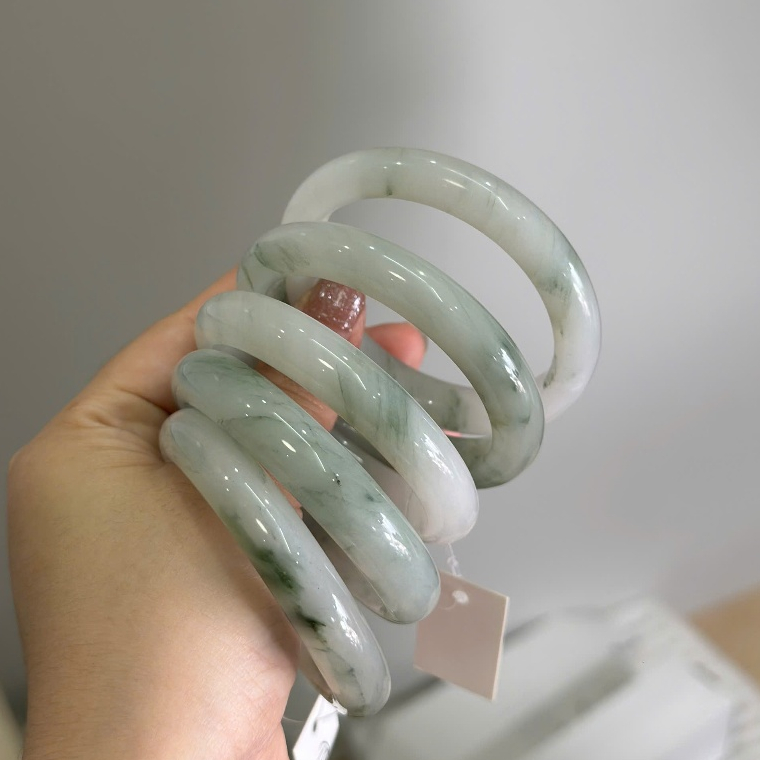 [𝐒𝐀𝐋𝐄] Vòng tay Thiên Sơn Thuý bản hẹ trang sức cao cấp bằng đá tự nhiên nguyên khối 𝐊𝐈𝐌 𝐓𝐇À𝐍𝐇 𝐁Ả𝐎
