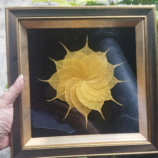 Tranh lá bồ đề kích thước 25x25cm khung cao cấp có chân để bàn