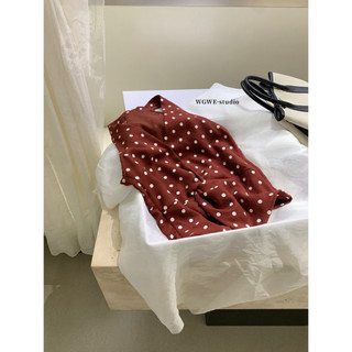 𝐏𝐡𝐢𝐞𝐧 𝐖𝐆𝐖𝐄 | (Sẵn) w9707 Áo Cổ Yếm Sát Nách Soắn Bụng Chấm Bi