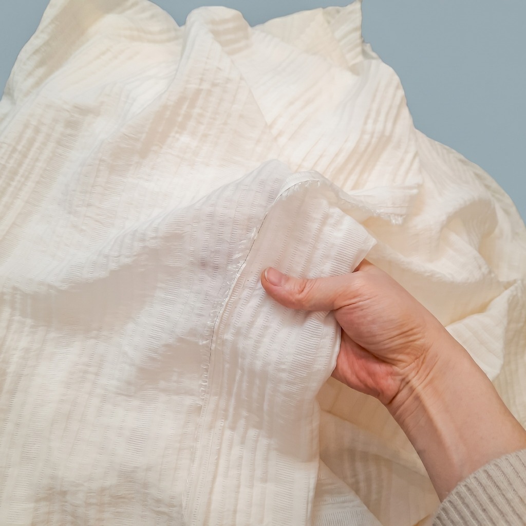 VẢI TƠ XỐP NHĂN MÀU TRẮNG KEM - CHẤT MỀM, MÁT, MỎNG, NHẸ BAY - MAY ÁO, VÁY, CHÂN VÁY...