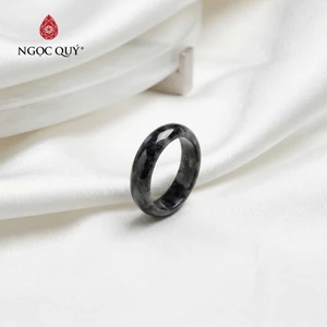 Nhẫn cẩm thạch A Myanmar Ngọc Quý- Nhẫn ngọc phỉ thúy gà đen type A chất nếp bản 5mm LM32 - Ngọc Quý
