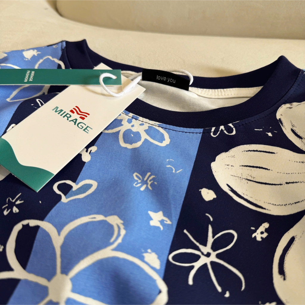 Áo Thun Phối Hoa Trên Nền Sọc Hai Xanh Cuốn Hút, Chất Cotton Mềm Mịn, Có Kèm Hình Thật.