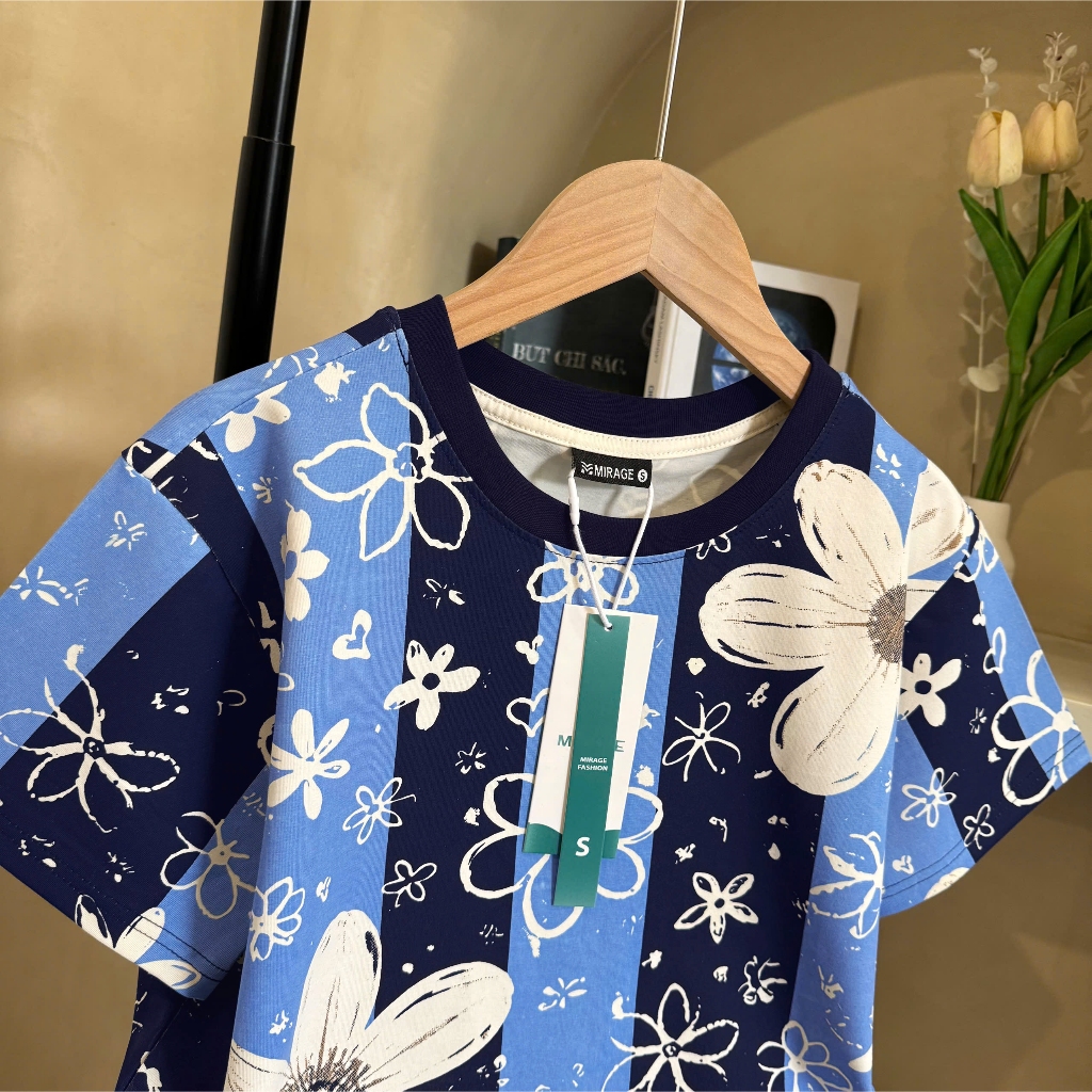 Áo Thun Phối Hoa Trên Nền Sọc Hai Xanh Cuốn Hút, Chất Cotton Mềm Mịn, Có Kèm Hình Thật.