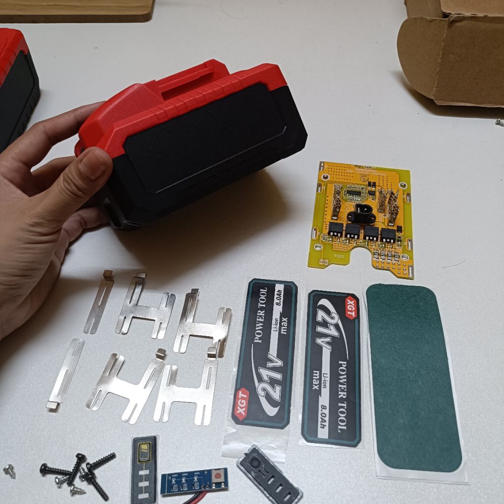 Makita Vỏ Mạch 21700 Loại Mới 10 Cell Cho Pin Li-ion 5S 18V/21V Trượt Kèm Ốc Vít Lò Xo Đèn Báo