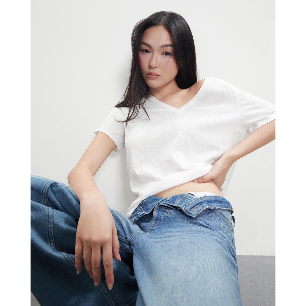 TheBlueTshirt - Áo thun cotton nữ cổ V dáng relaxed trắng siêu nhẹ - Relaxed Fit Paper T - Women