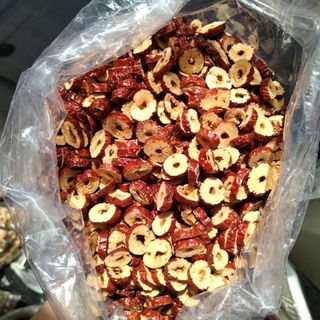 Túi 250g - 500g Táo Đỏ Thái Lát Sấy Khô Loại Ngon, Màu Đẹp, Ngọt, Dẻo Dùng Để Nấu Chè Dưỡng Nhan, Sâm Bổ Lượng - HALA