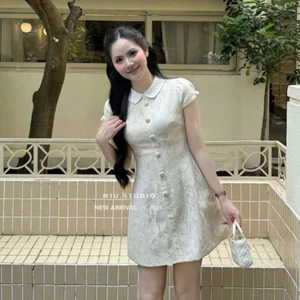 Đầm ngắn dáng chữ A cổ sen cộc tay đính khuy bọc sang chảnh, Váy tiểu thư ren hoa cao cấp thanh lịch mặc đi tiệc đi chơi