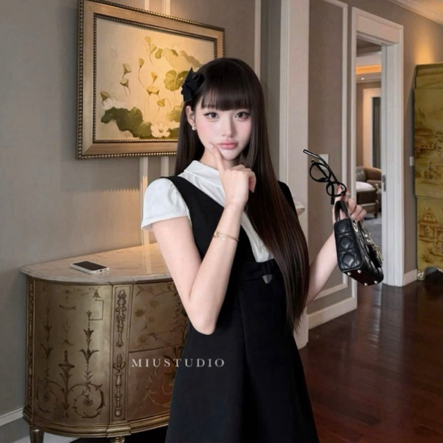 Set 2 món : Váy yếm đen phối nơ dáng kèm Áo sơmi cổ đức tay ngắn nữ tính thanh lịch , Set đồ học sinh Hàn Quốc